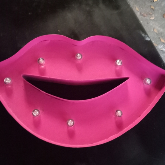 Light up Lips - Picture 4 of 6
